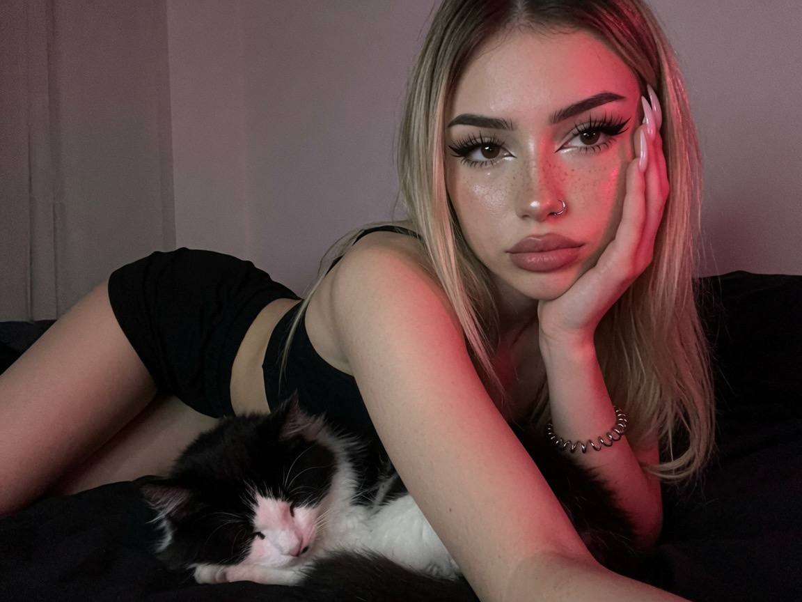 Kitty and kitty😺